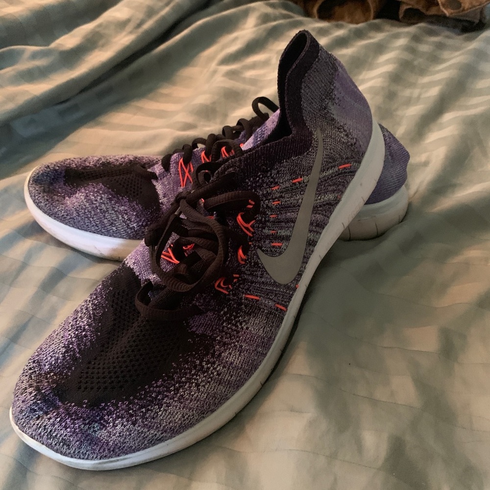 Nike Flyknit Tennis Shoes
